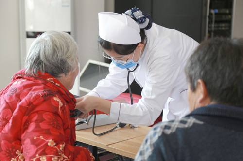 老年白癜风有什么样的症状表现